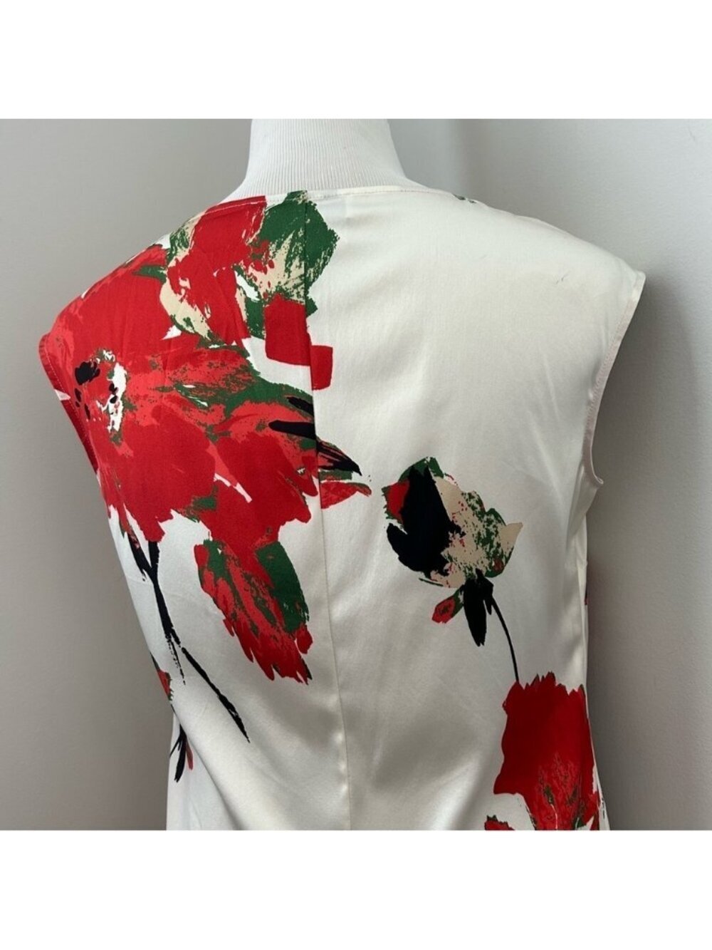 St. John Collection Silk Top - Picture 6 of 11